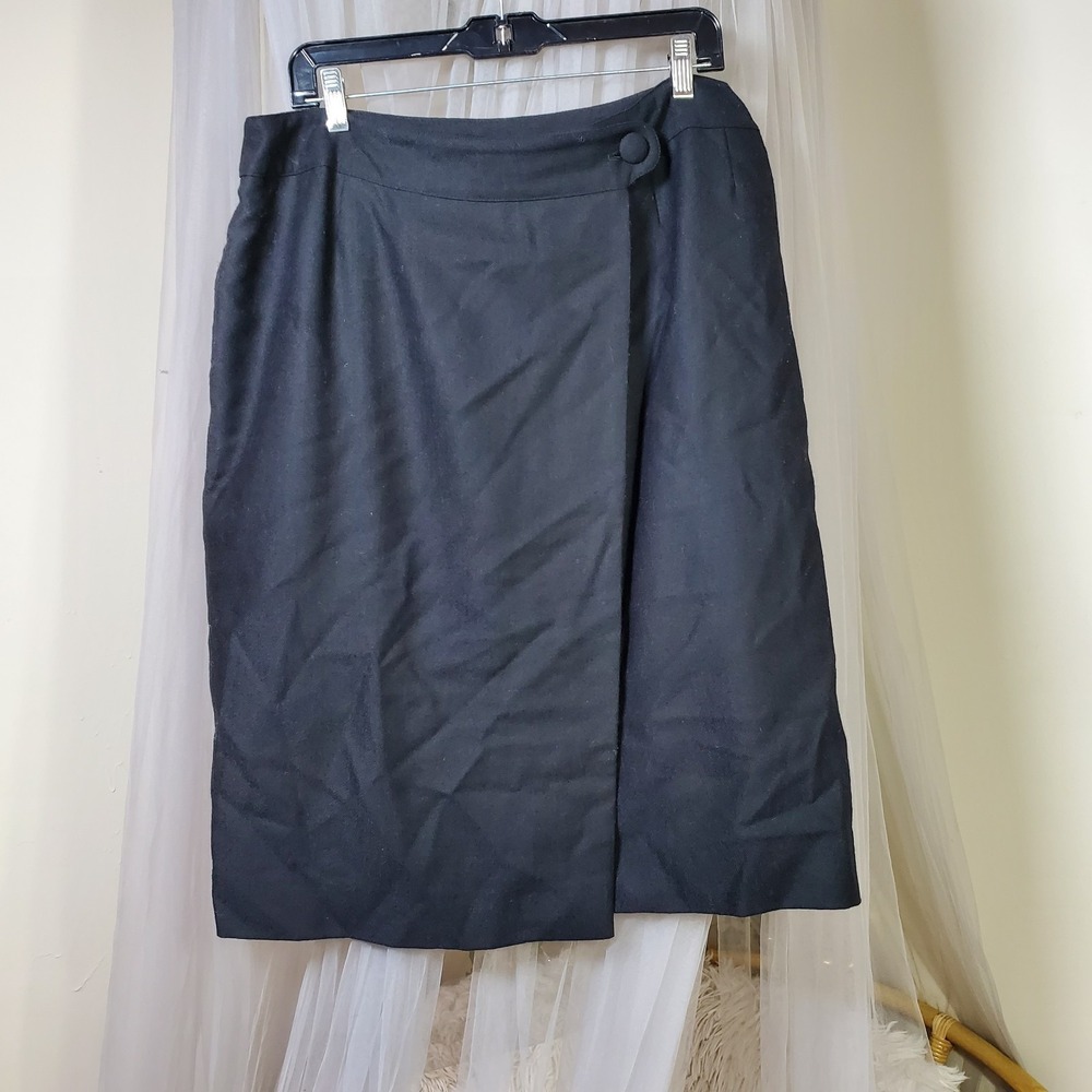 Anne Klein Black Wool Wrap Skirt Size 16 Pockets Career Acadamia Knee Length